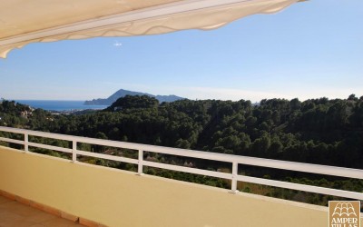 Joli penthouse rénové avec vue sur la mer à Altea